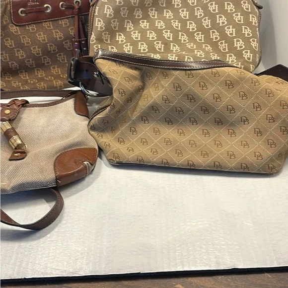 Lot of Dooney and Burke - Picture 2 of 6